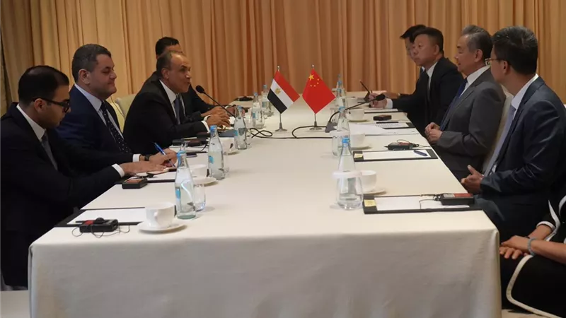   وزير الخارجية يبحث مع نظيره الصيني تعزيز الشراكة الاستراتيجية وتطورات الأوضاع الإقليمية 