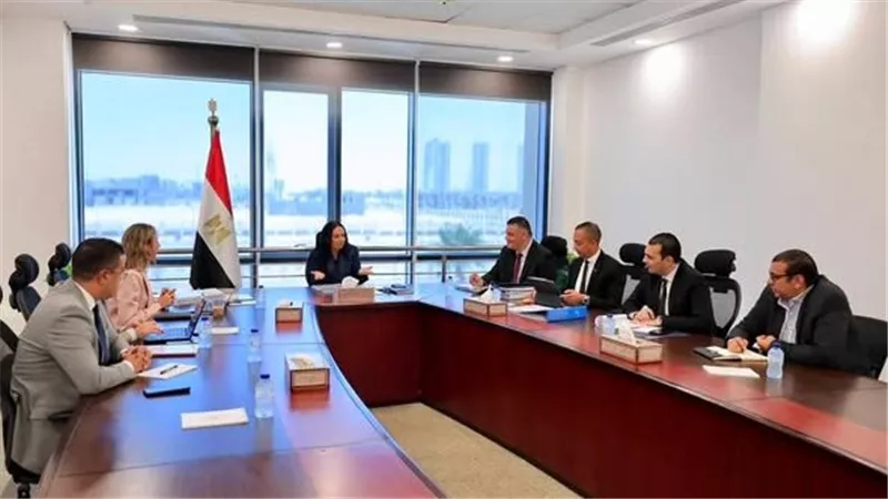 وزيرة التضامن توجه بتوفير منح دراسية للطلاب أوائل الثانوية العامة والأزهرية من ذوي الإعاقة بالجامعات 