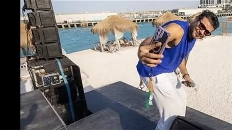  سامو زين يرد على اتهامات الذكاء الاصطناعي بصورة أشعلت الجدل من جديد