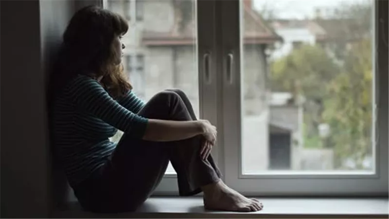 الخروج من شرنقة الصمت.. كيف تحرر نفسك من سجن الوحدة والانعزال النفسي؟