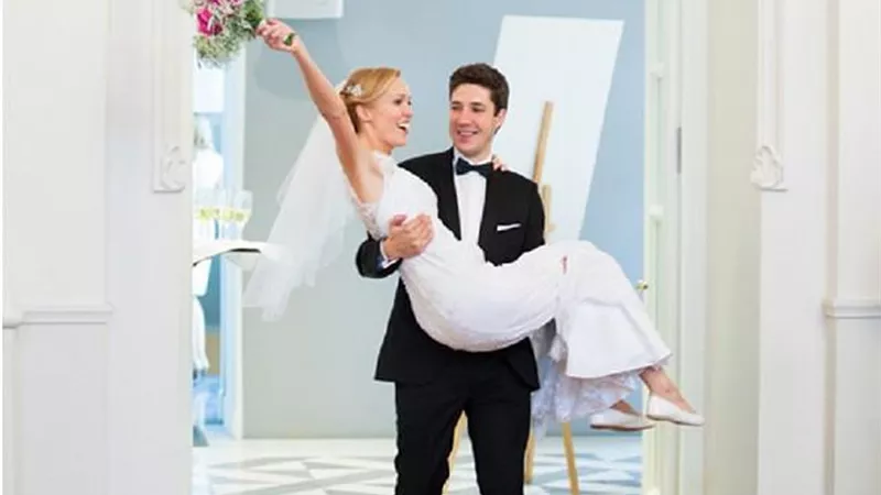 حكم السكن مع أهل الزوج: هل يجوز شرعًا إجبار الزوجة؟ 