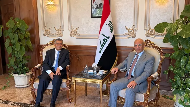 سفير العراق لدى مصر يبحث مع وزير الخارجية الليبي السابق تعزيز العلاقات الثنائية وتطورات المنطقة