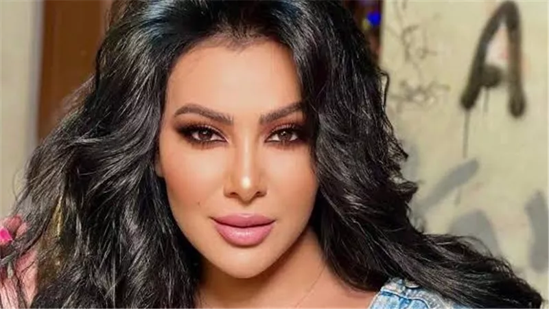 «مش بالباروكة ولا الغمازات».. ميرهان حسين تحير جمهورها بفزورة عن فنانة شهيرة