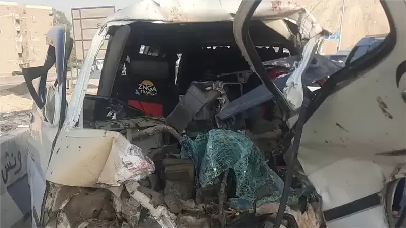 الصور الأولى لحادث حافلة عمال «ماكدونالدز» على دائري القاهرة