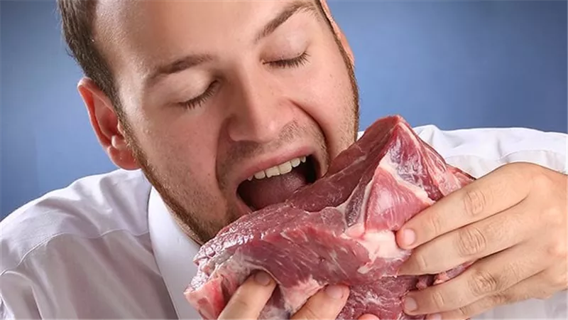 ماذا يعني أكل اللحم النيئ في المنام كما قال المفسرين ؟