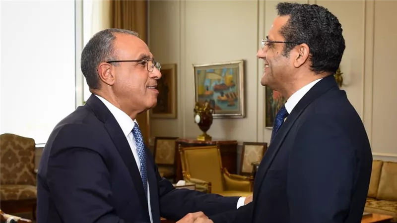 عبد العاطي يبحث مع نقيب الصحفيين تعزيز التعاون والتواصل حول السياسة الخارجية المصرية