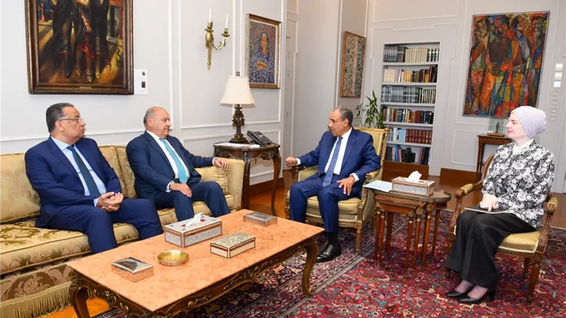 وزير الخارجية يبحث مع قيادات برلمانية تعزيز التنسيق حول التطورات الإقليمية والدولية