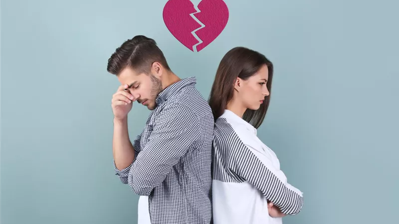 إتيكيت الاعتذار.. كيف تفهمين حركات الصلح الفعلية لزوجك بدون قول 