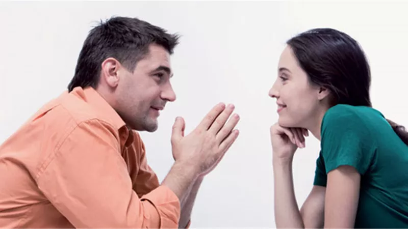 كيف تعيدان شرارة الحب؟.. أسئلة عاطفية مبتكرة لاكتشاف التغيرات بعد سنوات الزواج