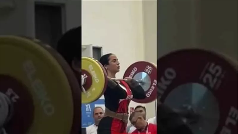  لحظة رعب في تارانتو.. اللاعبة نورا عصام تفقد الوعي أثناء رفع الأثقال (فيديو)