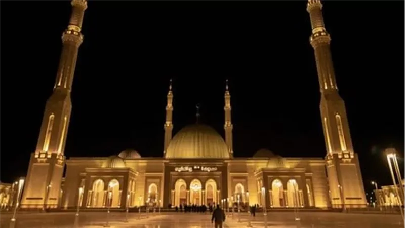 رقص وعزف أمام مجسم المصحف.. عقد قران يشعل الغضب داخل مسجد الفتاح العليم!