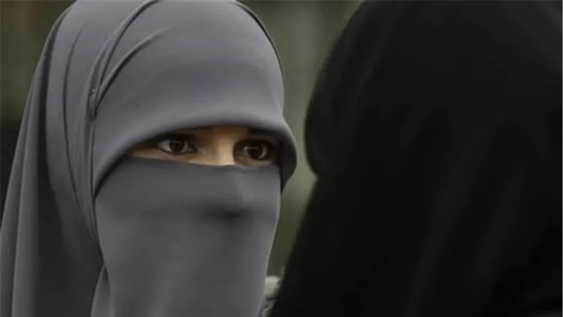 «النقاب» يشعل أزمة داخل مدرسة بقنا.. والتعليم تحسم الجدل بإحالة المدير للتحقيق