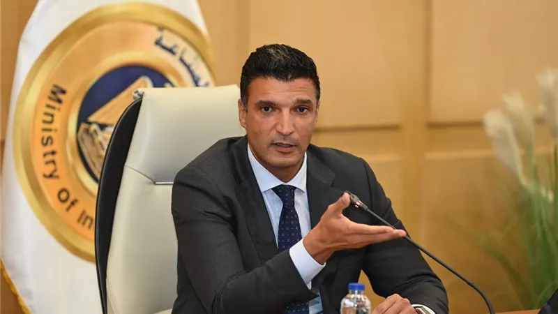 وزير الصناعة يبحث مع «الاستثمار المباشر ورأس المال المخاطر» تعزيز الاستثمارات الصناعية وتمويل المشروعات 