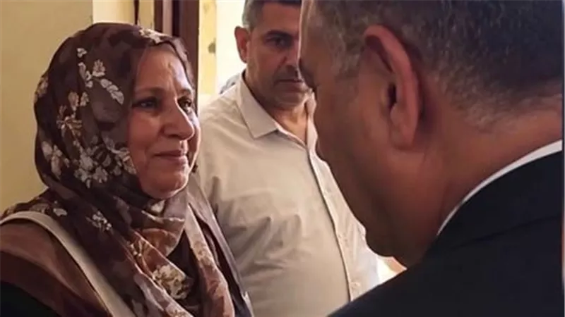 «صرفت من جيبي».. مديرة مدرسة تواجه محافظ القليوبية بفواتير الـ18 ألف جنيه
