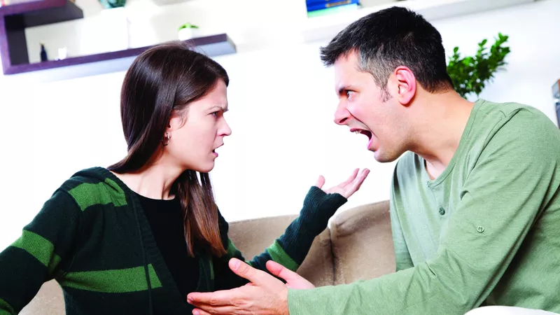  كيف تتحول الأزمات والمشاكل الزوجية إلى محتوى للمتابعة والأرباح ؟ 