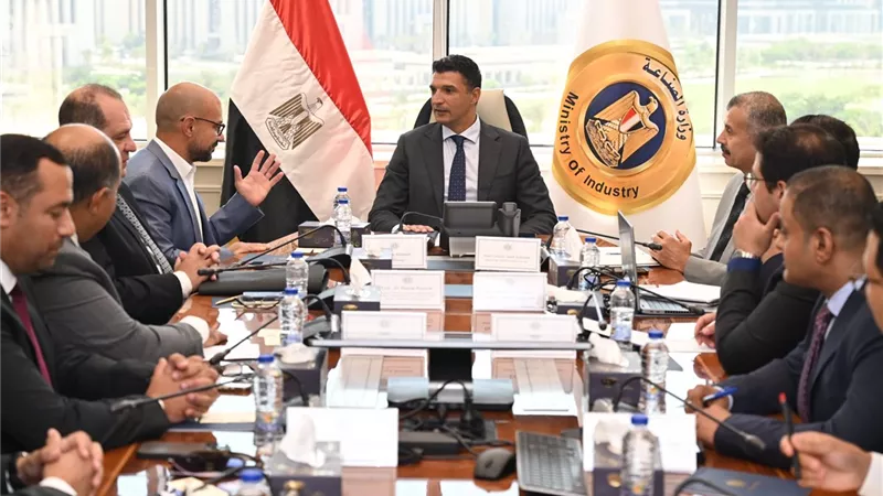 وزير الصناعة يبحث مع «بيتي» خطط التوسع وضخ استثمارات جديدة بقيمة 6 مليارات جنيه في مصر