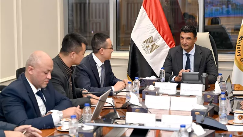 وزير الصناعة يبحث مع «هاير مصر» خطط التوسع وزيادة الإنتاج وتعميق التصنيع المحلي