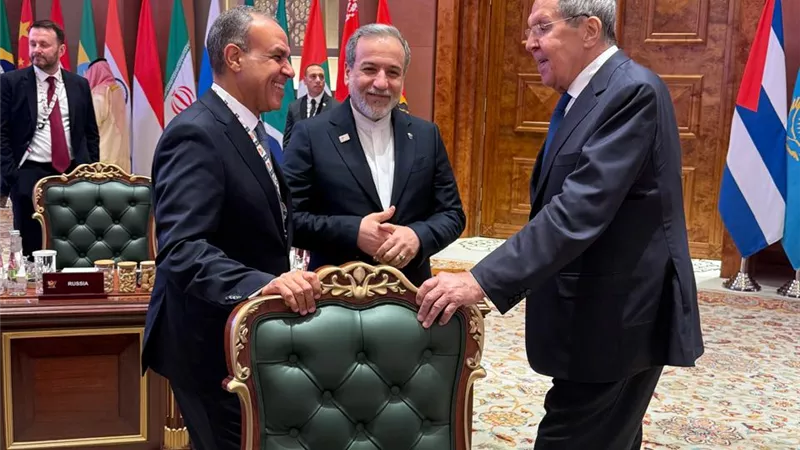 بدر عبد العاطي يبحث مع لافروف وعراقجي جهود خفض التصعيد واحتواء التوتر بالمنطقة