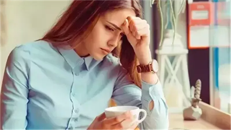 فتاة تسأل: هل أنتظر عودة خطيبي أم أنساه؟