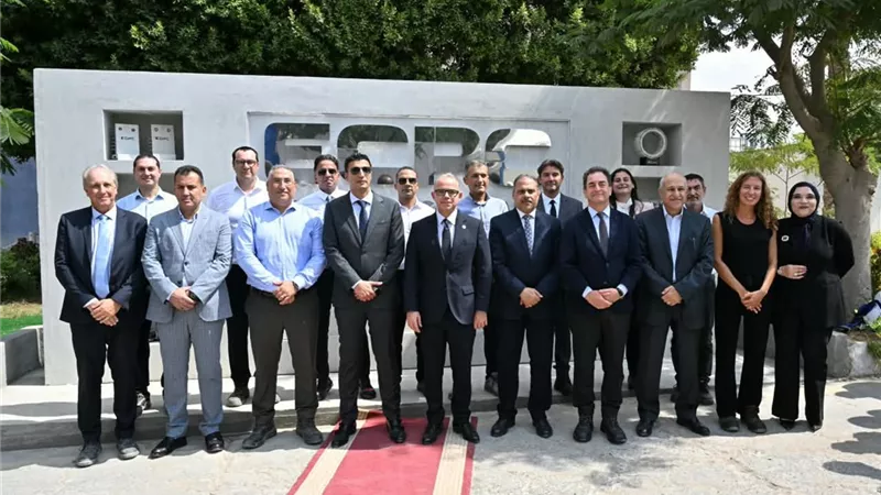 وزير الاستثمار يتفقد مصنع ECPC بالعاشر من رمضان ويبحث زيادة الإنتاج والصادرات وتعزيز التصنيع المحلي 