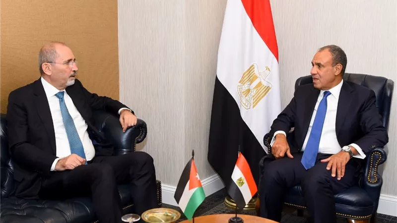 عبد العاطي والصفدي يبحثان تطورات غزة والضفة ويؤكدان رفض الضم والاستيطان وتعزيز التعاون المصري الأردني