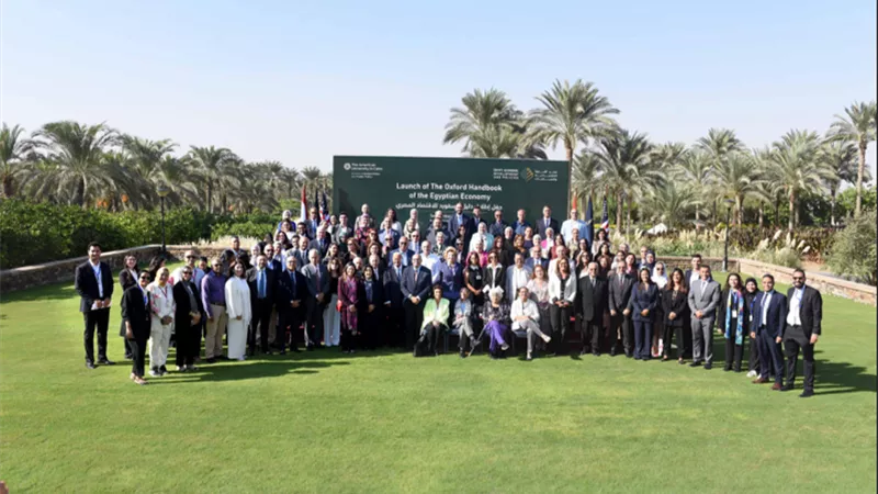 البنك الأهلي المصري وبنك مصر والجامعة الأمريكية يطلقون «دليل أكسفورد للاقتصاد المصري» 