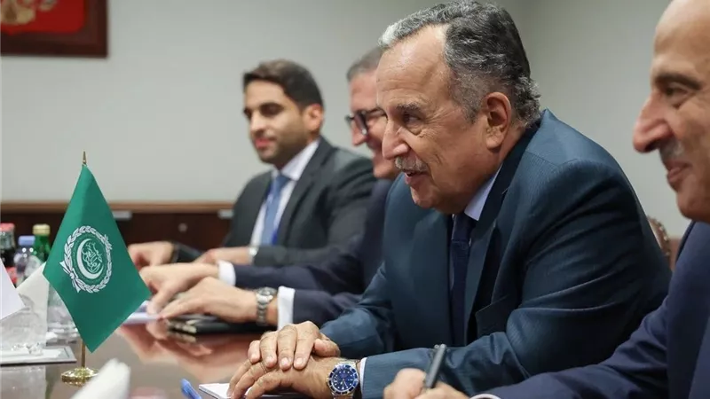 فهمي يبحث مع لافروف تعزيز التعاون العربي الروسي وتطورات الأوضاع الاقليمية