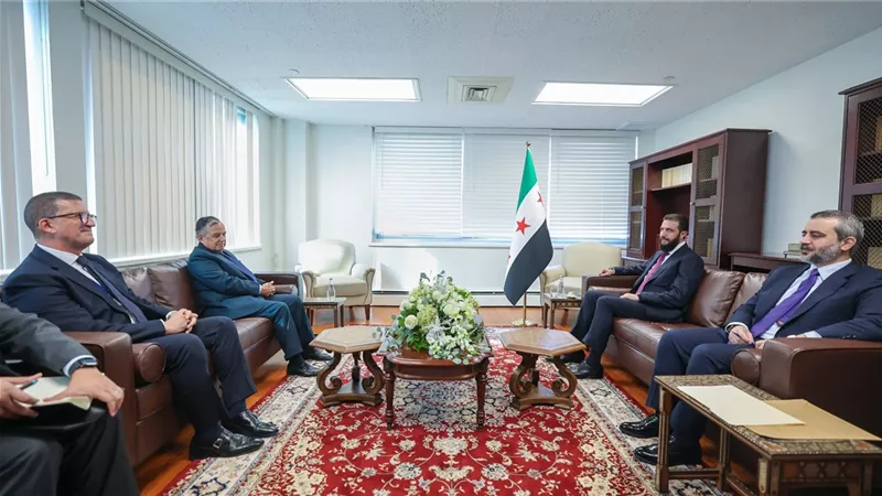نبيل فهمي يلتقي الرئيس السوري أحمد الشرع لبحث مستجدات الأوضاع وتعزيز دعم الجامعة العربية لسوريا