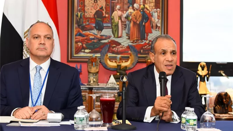 وزير الخارجية يلتقي أبناء الجالية المصرية في نيويورك ويؤكد حرص الدولة على دعم المصريين بالخارج