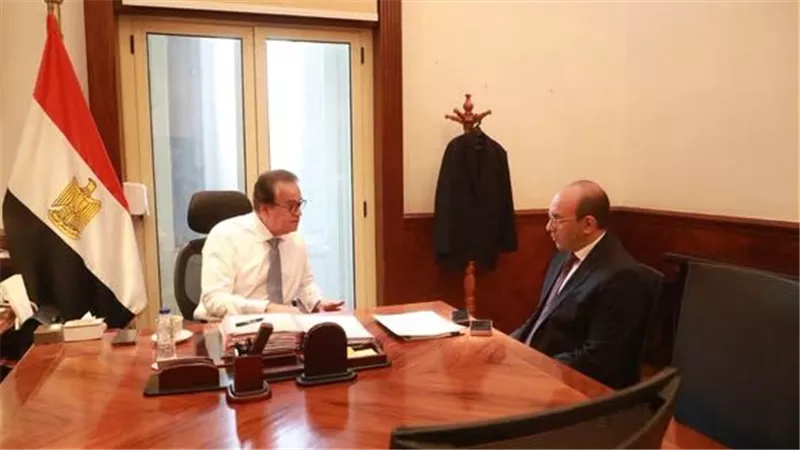 وزير الصحة يوجه الشكر لرئيس الهيئة العامة للتأمين الصحي السابق ويبحث خطة العمل المستقبلية للهيئة وتطوير منظومة الخدمات