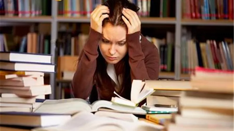  متلازمة التسويف الأكاديمي: كيف تتغلب الطالبة الجامعية على تأجيل الاستذكار؟