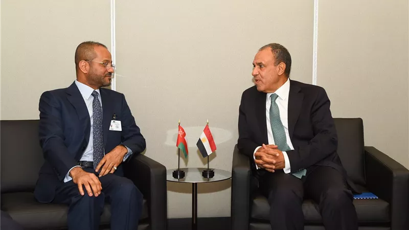 بدر عبد العاطي يبحث مع وزير خارجية عُمان تطورات البحر الأحمر وباب المندب وأزمة إيران