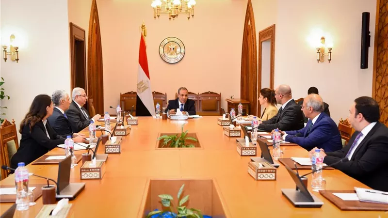 بدر عبد العاطي يتابع جهود وزارة الخارجية لتعزيز مسارات الهجرة النظامية ومكافحة الهجرة غير الشرعية والاتجار بالبشر