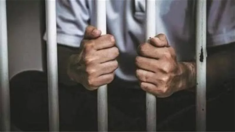 بسبب دعوى خلع.. عاطل يمثل جريمته بقتل زوجته في عين شمس 