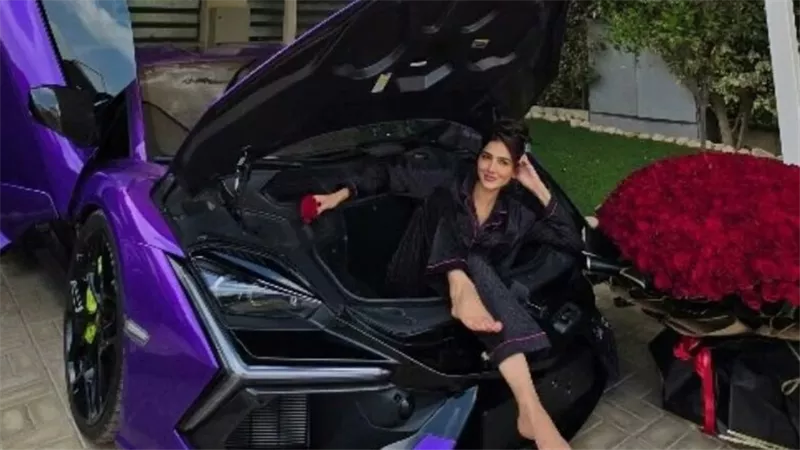 «لامبورغيني بـ55 مليون جنيه لمي عمر!».. محمد سامي يشعل السوشيال 