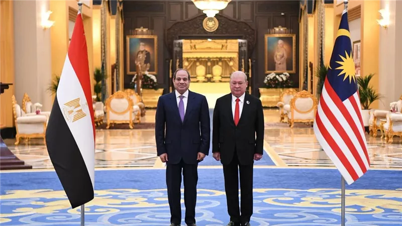 الرئيس السيسى يلتقى ملك ماليزيا بالقصر الوطني الماليزي 