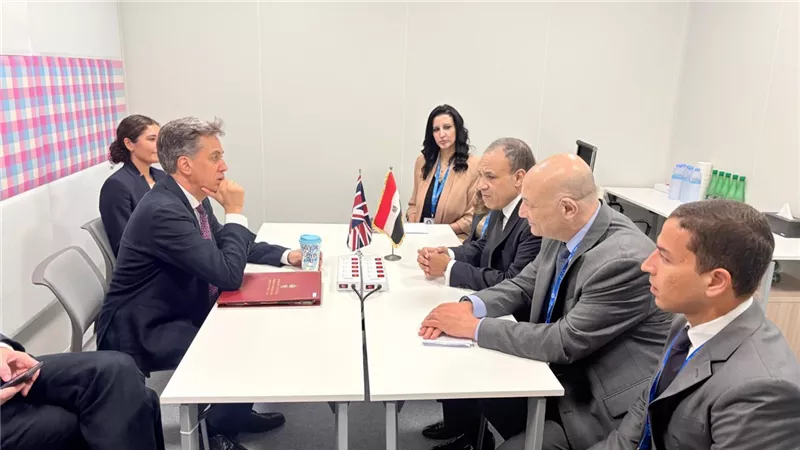بدر عبد العاطي ونظيره البريطاني يبحثان تعزيز العلاقات الثنائية وخفض التصعيد الإقليمي ودعم تسوية الأزمة السودانية