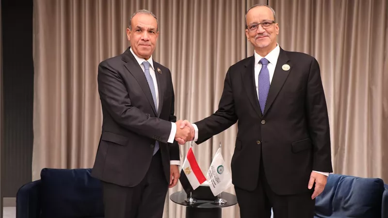 بدر عبد العاطي يلتقي الأمين العام الجديد لمنظمة التعاون الإسلامي ويؤكد دعم مصر للقضية الفلسطينية وحماية مقدسات القدس