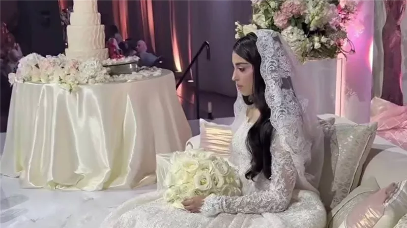 «فرحها كله أصدقاء العريس».. مشهد عابر يكشف خوفًا من غياب الأصدقاء بالزفاف 