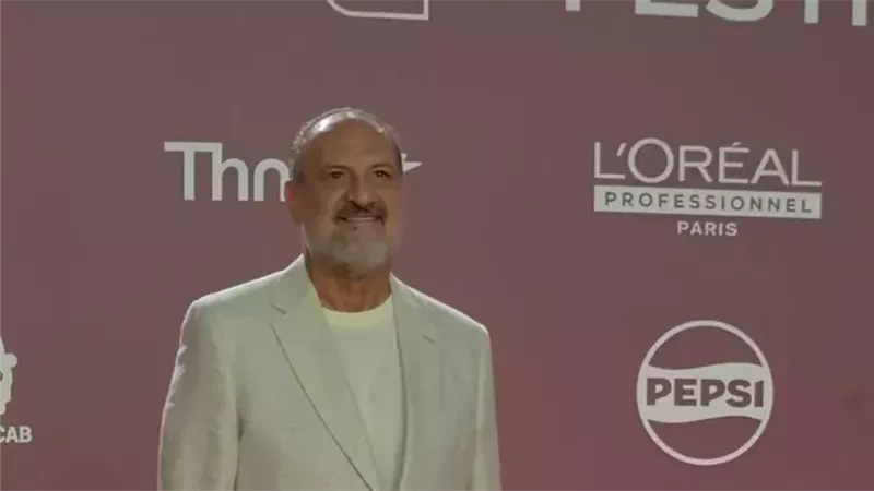 خالد الصاوي في فيلم مفيش راجل بيعيط