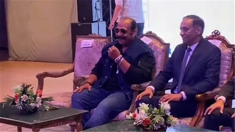 محمد ثروت في ندوة بجامعة بني سويف 