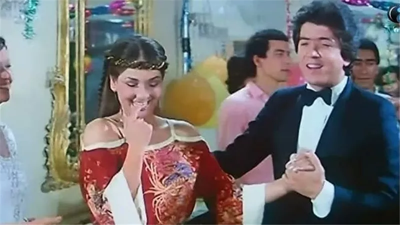 وليد توفيق مع آثار الحكيم 