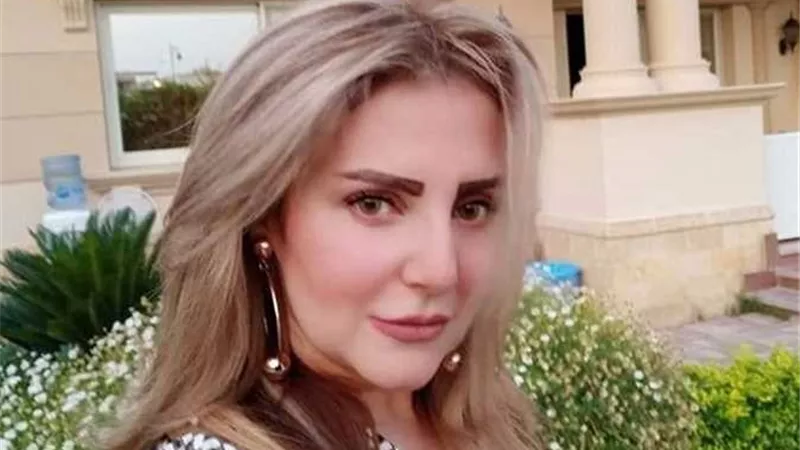 رانيا محمود ياسين تسافر إلى الإسكندرية.. اعرفي السبب 