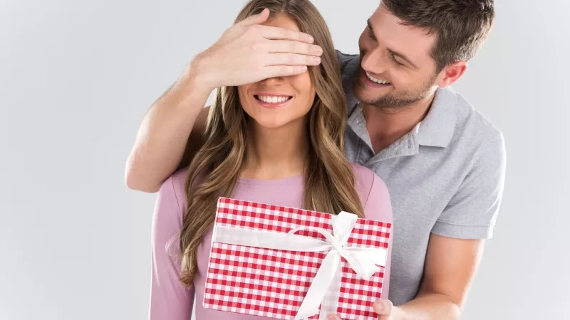 بينها جراب هاتف.. هدايا تفضلها أنثى «الميزان» في عيد الأم