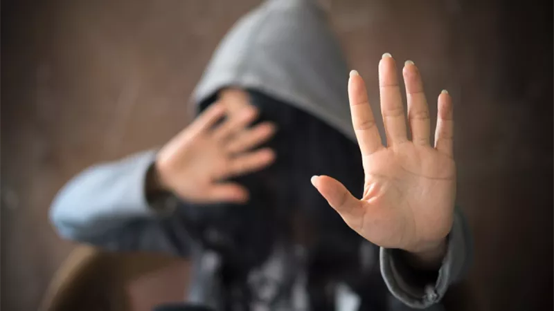 طبيبة توضح أشكال العنف ضد السيدات في المجتمع.. فيديو