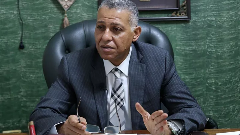 أستاذ أمراض صدرية: التغيرات المناخية لا علاقة لها بتفشي «كورونا».. فيديو