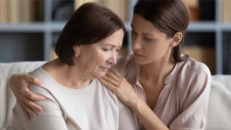 أمك زعلانة منك.. ازاي تصالحيها في عيد الأم