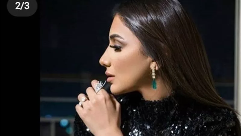 سيد الألوان على أجسام النجمات.. وجلسة «مي عمر» الأكثر تداولًا 