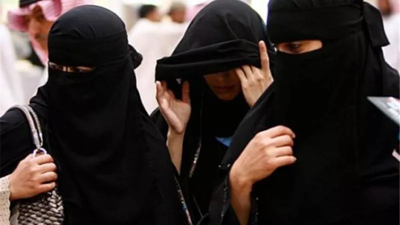 نيابة مصر الجديدة تقرر حبس زعيمة عصابة تستدرج الأصدقاء لسرقتهم بالإكراه 