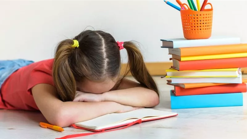 لـ« الأمهات».. كيف تتعاملين مع طفل يعاني من صعوبات التعلم؟